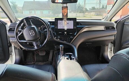 Toyota Camry, 2021 год, 2 900 000 рублей, 10 фотография