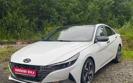 Hyundai Elantra, 2022 год, 2 000 000 рублей, 2 фотография