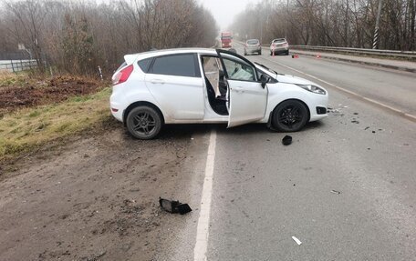 Ford Fiesta, 2018 год, 500 000 рублей, 2 фотография
