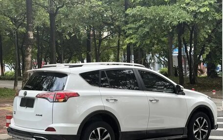 Toyota RAV4, 2019 год, 2 290 000 рублей, 3 фотография