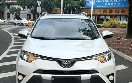 Toyota RAV4, 2019 год, 2 290 000 рублей, 5 фотография