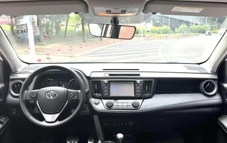 Toyota RAV4, 2019 год, 2 290 000 рублей, 8 фотография