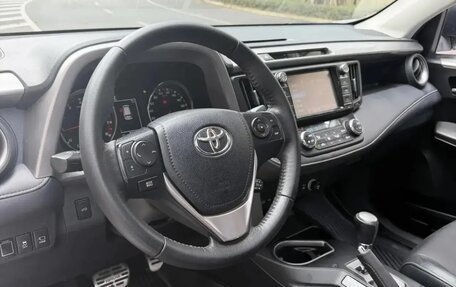 Toyota RAV4, 2019 год, 2 290 000 рублей, 9 фотография