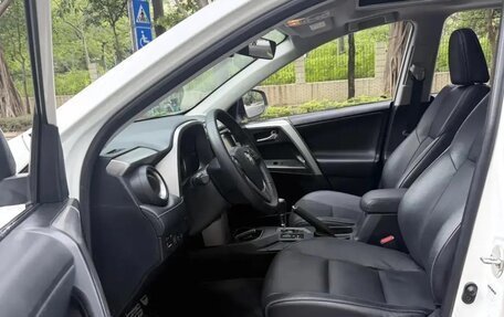 Toyota RAV4, 2019 год, 2 290 000 рублей, 10 фотография