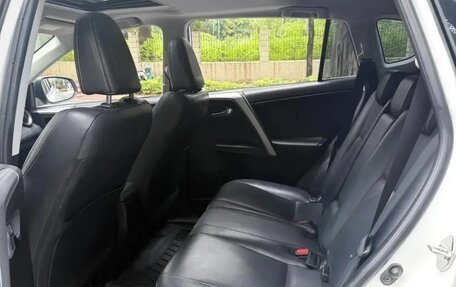 Toyota RAV4, 2019 год, 2 290 000 рублей, 12 фотография