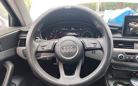 Audi A4, 2019 год, 1 950 000 рублей, 4 фотография