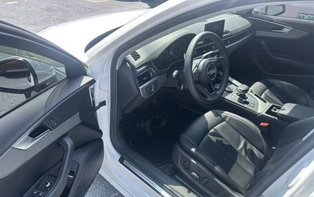 Audi A4, 2019 год, 1 950 000 рублей, 5 фотография