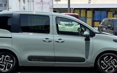 Toyota Sienta, 2023 год, 1 440 000 рублей, 7 фотография
