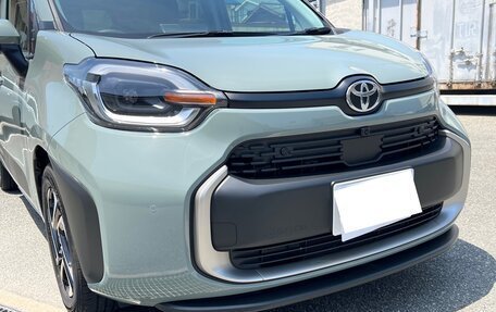 Toyota Sienta, 2023 год, 1 440 000 рублей, 4 фотография