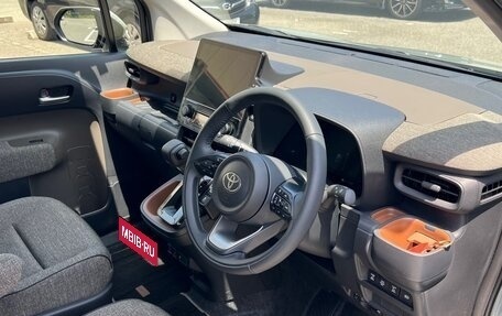 Toyota Sienta, 2023 год, 1 440 000 рублей, 9 фотография