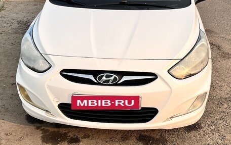 Hyundai Solaris II рестайлинг, 2013 год, 400 000 рублей, 1 фотография