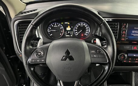 Mitsubishi Outlander III рестайлинг 3, 2015 год, 1 795 000 рублей, 12 фотография