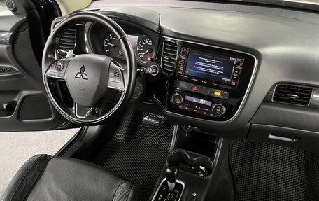 Mitsubishi Outlander III рестайлинг 3, 2015 год, 1 795 000 рублей, 11 фотография