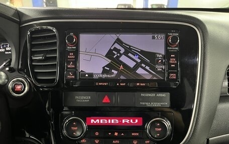Mitsubishi Outlander III рестайлинг 3, 2015 год, 1 795 000 рублей, 13 фотография
