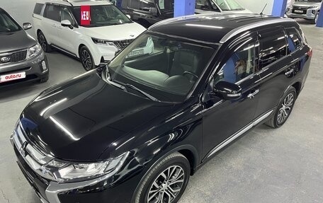 Mitsubishi Outlander III рестайлинг 3, 2015 год, 1 795 000 рублей, 9 фотография