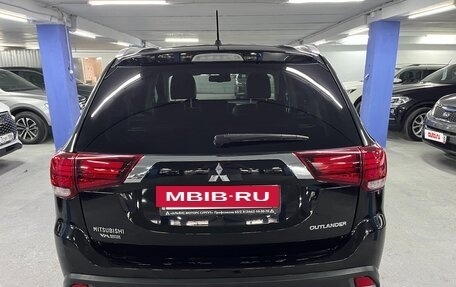 Mitsubishi Outlander III рестайлинг 3, 2015 год, 1 795 000 рублей, 6 фотография