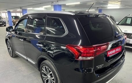 Mitsubishi Outlander III рестайлинг 3, 2015 год, 1 795 000 рублей, 7 фотография