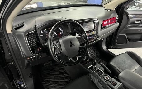 Mitsubishi Outlander III рестайлинг 3, 2015 год, 1 795 000 рублей, 10 фотография
