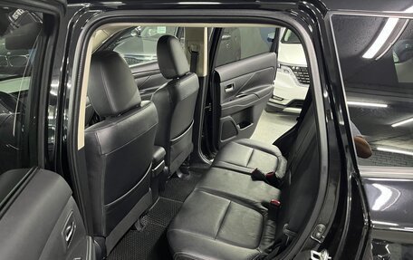 Mitsubishi Outlander III рестайлинг 3, 2015 год, 1 795 000 рублей, 18 фотография