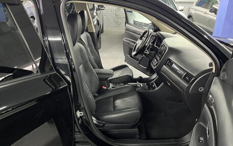 Mitsubishi Outlander III рестайлинг 3, 2015 год, 1 795 000 рублей, 20 фотография