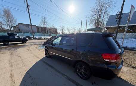 Toyota Avensis Verso I рестайлинг, 2003 год, 750 000 рублей, 7 фотография