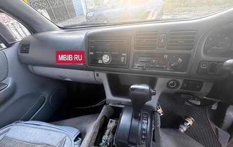 Mazda Bongo Friendee i рестайлинг, 1995 год, 380 000 рублей, 11 фотография