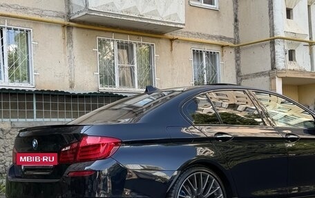 BMW 5 серия, 2011 год, 2 400 000 рублей, 2 фотография
