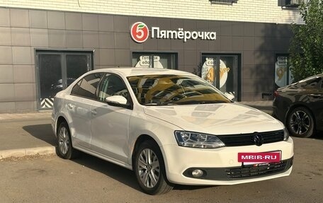 Volkswagen Jetta VI, 2012 год, 899 000 рублей, 2 фотография