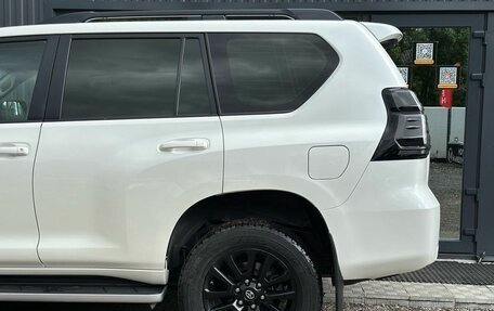 Toyota Land Cruiser Prado 150 рестайлинг 2, 2021 год, 5 700 000 рублей, 8 фотография
