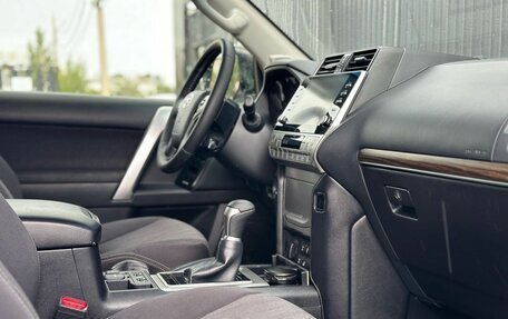 Toyota Land Cruiser Prado 150 рестайлинг 2, 2021 год, 5 700 000 рублей, 28 фотография
