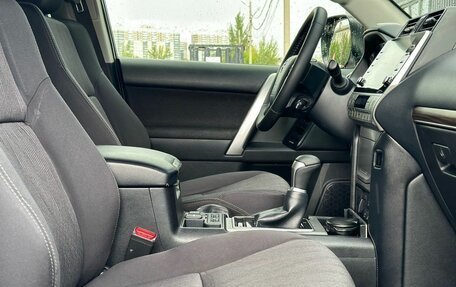 Toyota Land Cruiser Prado 150 рестайлинг 2, 2021 год, 5 700 000 рублей, 29 фотография