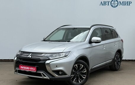 Mitsubishi Outlander III рестайлинг 3, 2021 год, 2 470 000 рублей, 1 фотография