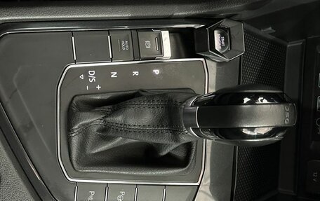 Volkswagen Tiguan II, 2018 год, 2 090 000 рублей, 17 фотография