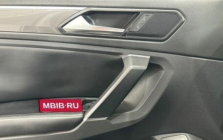 Volkswagen Tiguan II, 2018 год, 2 090 000 рублей, 18 фотография