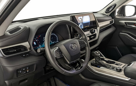Toyota Highlander, 2024 год, 4 845 000 рублей, 15 фотография
