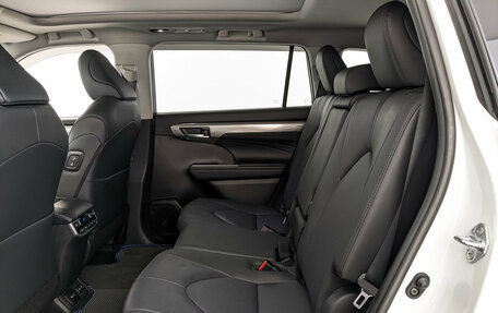Toyota Highlander, 2024 год, 4 845 000 рублей, 18 фотография