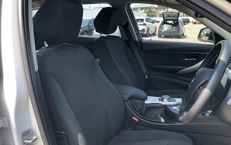 BMW 3 серия, 2018 год, 1 350 000 рублей, 13 фотография