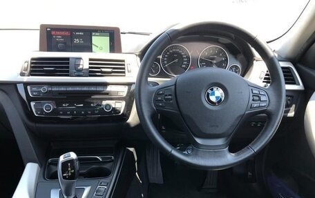 BMW 3 серия, 2018 год, 1 350 000 рублей, 18 фотография