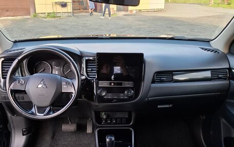 Mitsubishi Outlander III рестайлинг 3, 2019 год, 2 100 000 рублей, 6 фотография