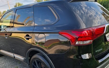 Mitsubishi Outlander III рестайлинг 3, 2019 год, 2 100 000 рублей, 5 фотография