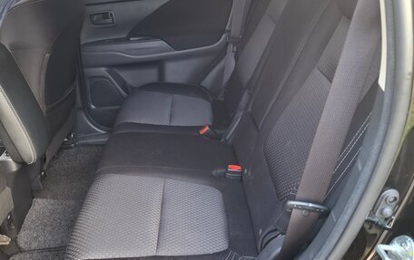 Mitsubishi Outlander III рестайлинг 3, 2019 год, 2 100 000 рублей, 14 фотография