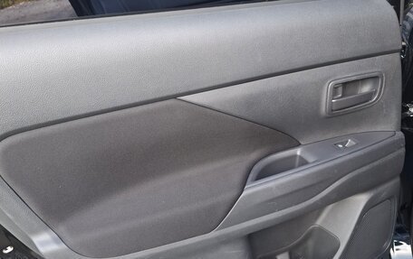 Mitsubishi Outlander III рестайлинг 3, 2019 год, 2 100 000 рублей, 15 фотография
