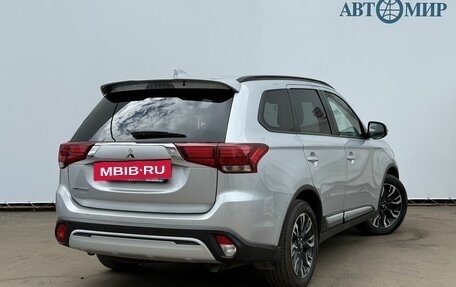 Mitsubishi Outlander III рестайлинг 3, 2021 год, 2 470 000 рублей, 5 фотография