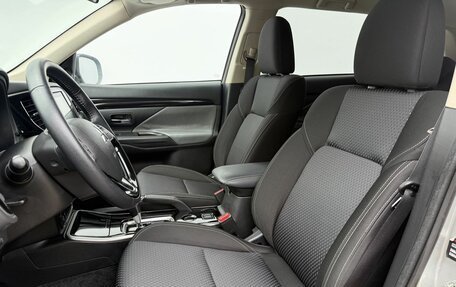 Mitsubishi Outlander III рестайлинг 3, 2021 год, 2 470 000 рублей, 10 фотография