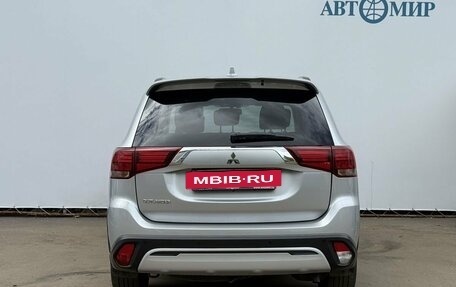 Mitsubishi Outlander III рестайлинг 3, 2021 год, 2 470 000 рублей, 6 фотография