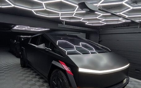 Tesla Cybertruck, 2024 год, 7 300 000 рублей, 2 фотография
