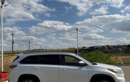 Toyota Highlander III, 2015 год, 2 800 000 рублей, 3 фотография