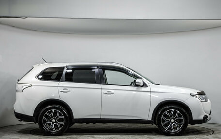 Mitsubishi Outlander III рестайлинг 3, 2014 год, 1 299 000 рублей, 4 фотография