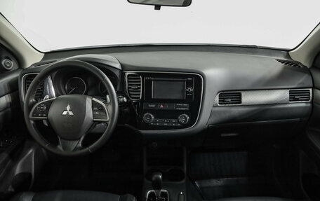 Mitsubishi Outlander III рестайлинг 3, 2014 год, 1 299 000 рублей, 10 фотография