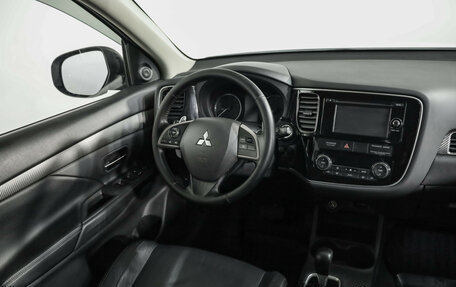 Mitsubishi Outlander III рестайлинг 3, 2014 год, 1 299 000 рублей, 9 фотография